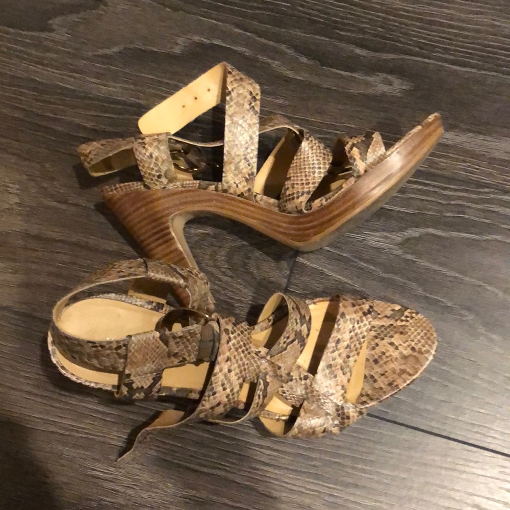 Nine West snake skin heel comes with free gift